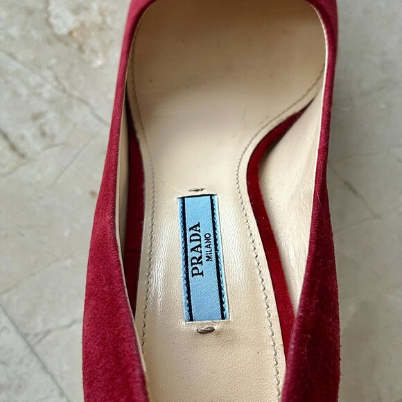 PRADA burgundy suede EU37/US7 pointy toe platform pumps - Picture 3 of 5